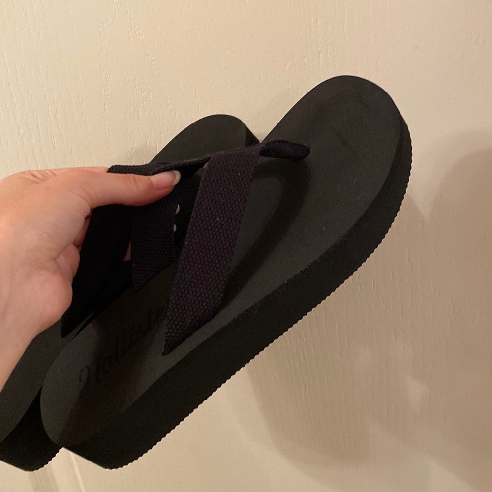 NWOT hollister get black platform flip flops